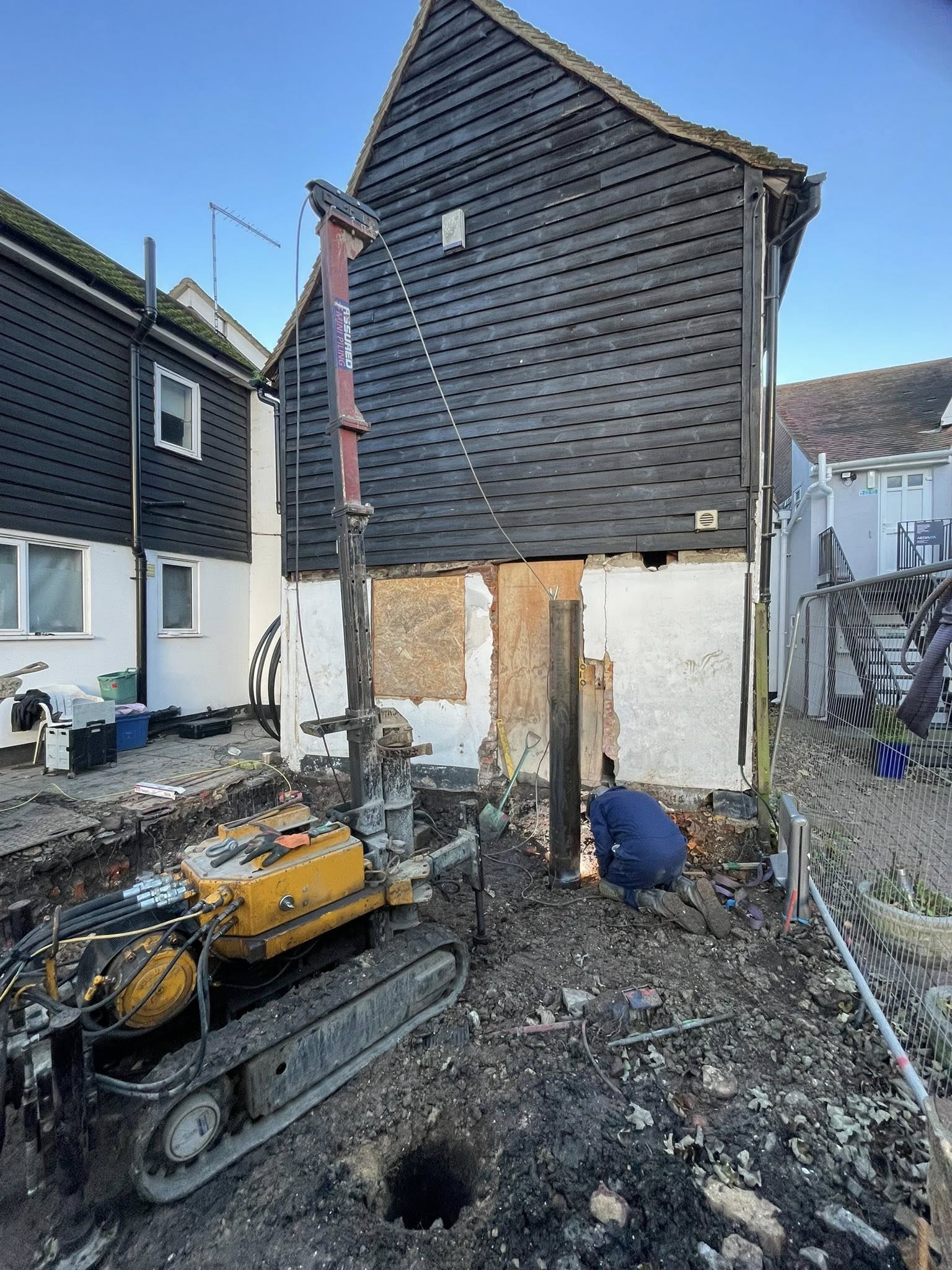 Boring machine in back garden in Basildon | Essex | Kent | London | Hertfordshire